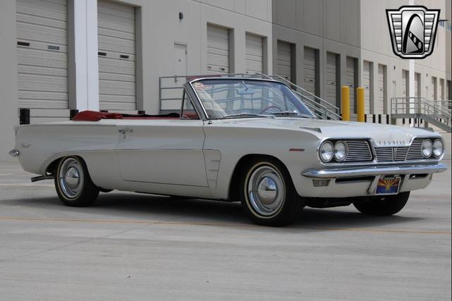 Photo of 1962 White Pontiac Tempest