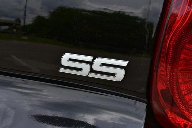 Photo of 2007 Gray Stripes Chevrolet Monte Carlo
