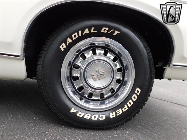 Photo of 1969 White Ford Fairlane
