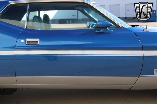Photo of 1971 Blue Ford Mustang