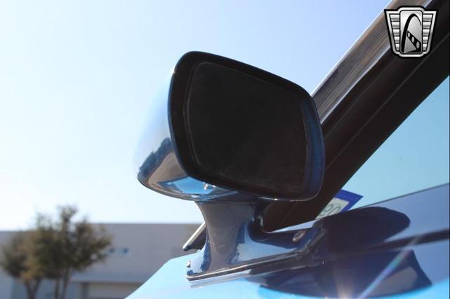 Photo of 1971 Blue Ford Mustang