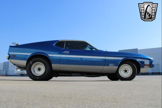 Photo of 1971 Blue Ford Mustang
