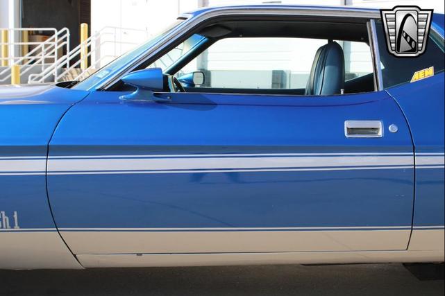 Photo of 1971 Blue Ford Mustang