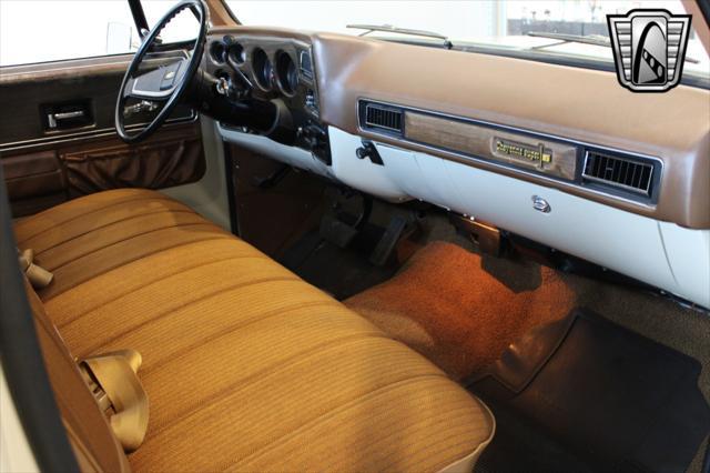 Photo of 1974 Beige Chevrolet C20/K20