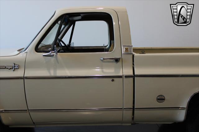Photo of 1974 Beige Chevrolet C20/K20