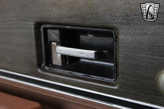 Photo of 1974 Beige Chevrolet C20/K20