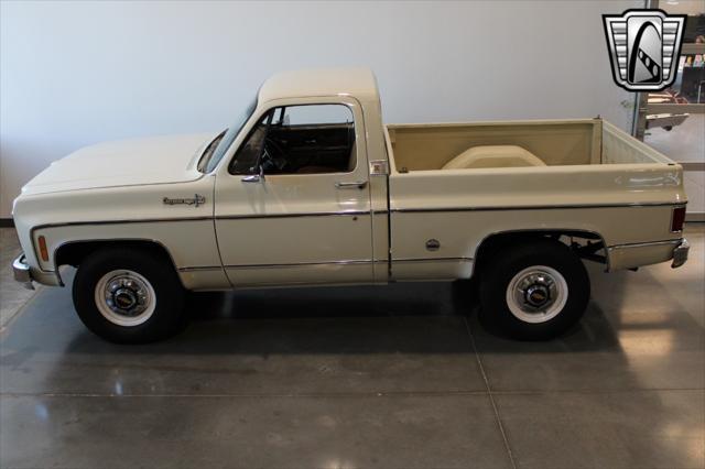 Photo of 1974 Beige Chevrolet C20/K20