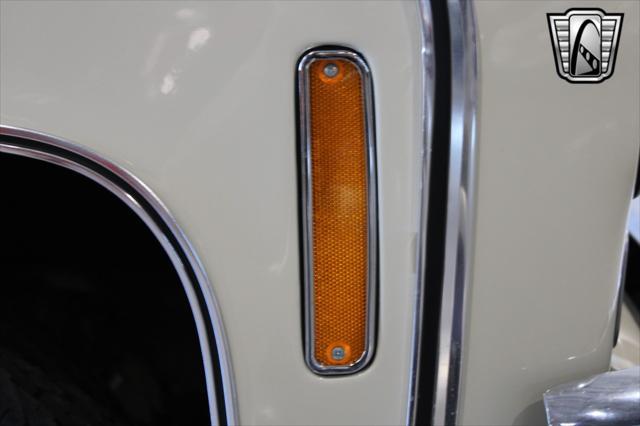 Photo of 1974 Beige Chevrolet C20/K20