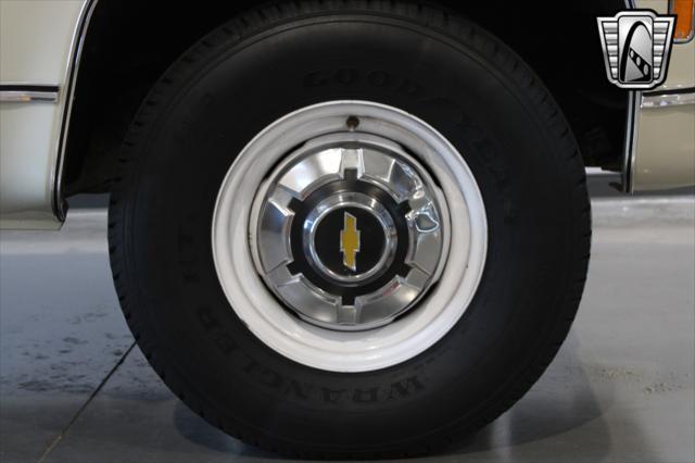 Photo of 1974 Beige Chevrolet C20/K20