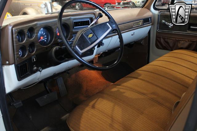 Photo of 1974 Beige Chevrolet C20/K20