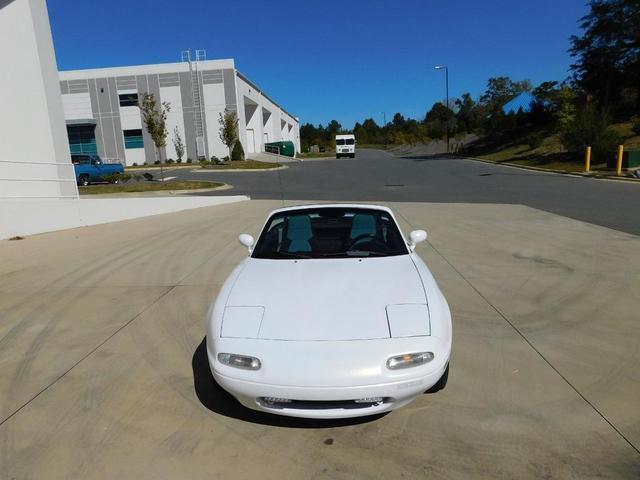 Photo of 1990 White Mazda MX-5 Miata