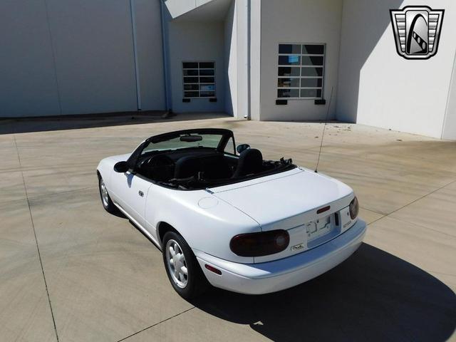 Photo of 1990 White Mazda MX-5 Miata