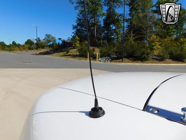 Photo of 1990 White Mazda MX-5 Miata