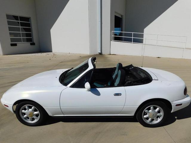 Photo of 1990 White Mazda MX-5 Miata