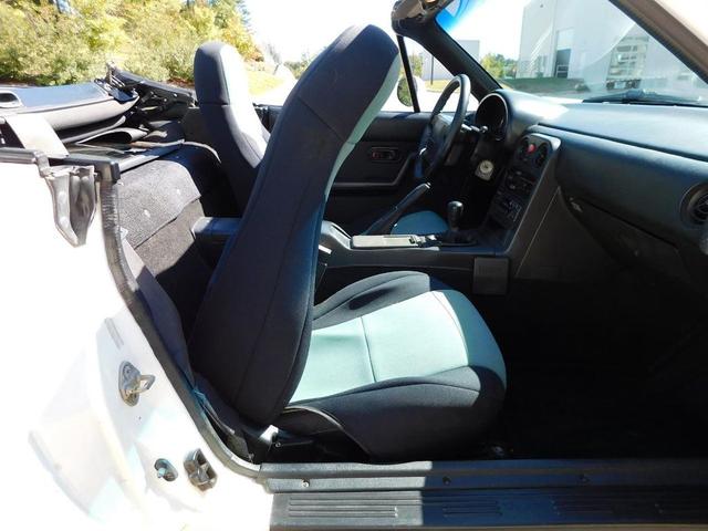 Photo of 1990 White Mazda MX-5 Miata