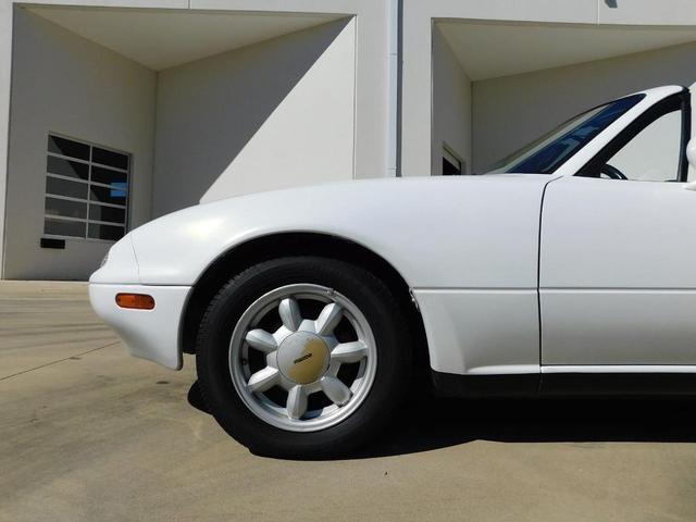 Photo of 1990 White Mazda MX-5 Miata