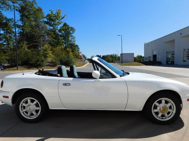 Photo of 1990 White Mazda MX-5 Miata