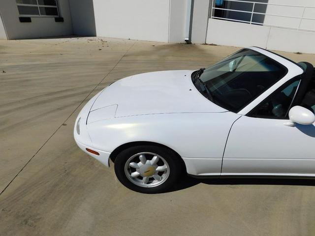 Photo of 1990 White Mazda MX-5 Miata