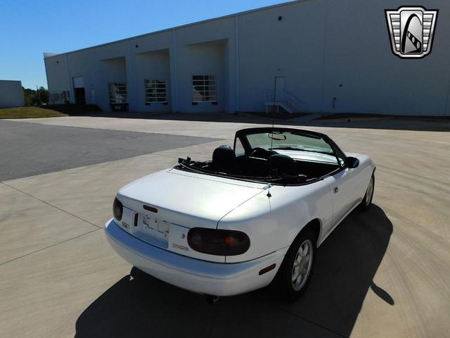Photo of 1990 White Mazda MX-5 Miata