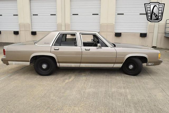 Photo of 1989 Brown Ford Crown Victoria
