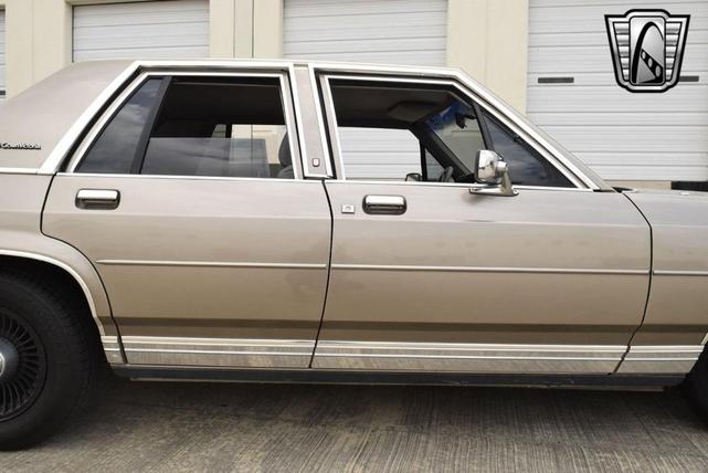 Photo of 1989 Brown Ford Crown Victoria