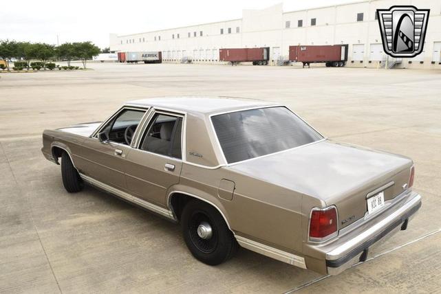 Photo of 1989 Brown Ford Crown Victoria