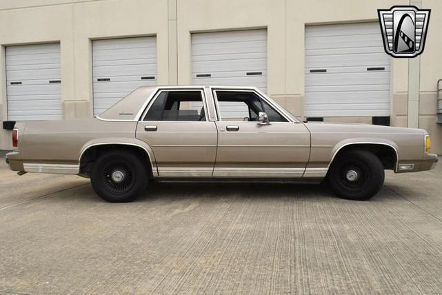 Photo of 1989 Brown Ford Crown Victoria