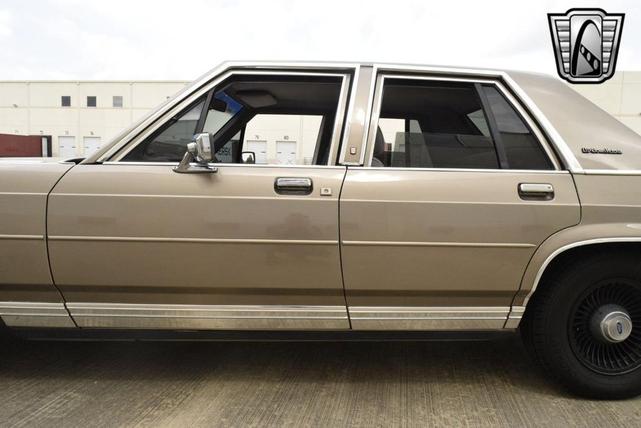 Photo of 1989 Brown Ford Crown Victoria