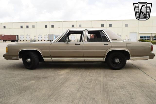 Photo of 1989 Brown Ford Crown Victoria