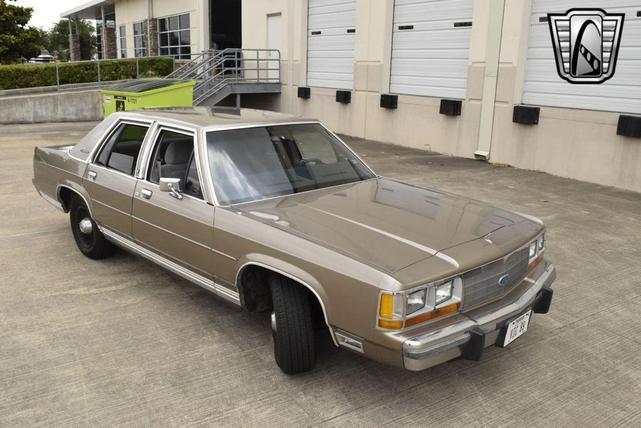 Photo of 1989 Brown Ford Crown Victoria