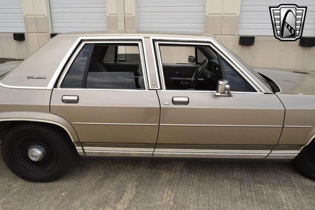 Photo of 1989 Brown Ford Crown Victoria