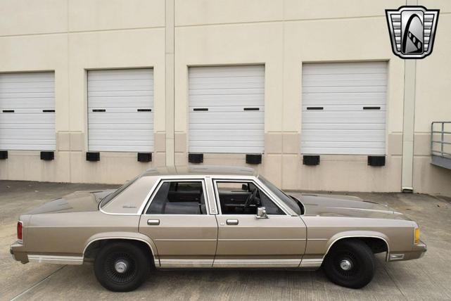 Photo of 1989 Brown Ford Crown Victoria