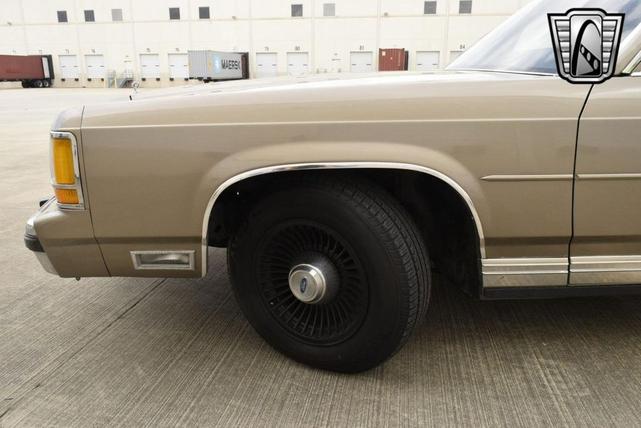 Photo of 1989 Brown Ford Crown Victoria