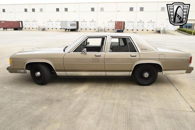 Photo of 1989 Brown Ford Crown Victoria