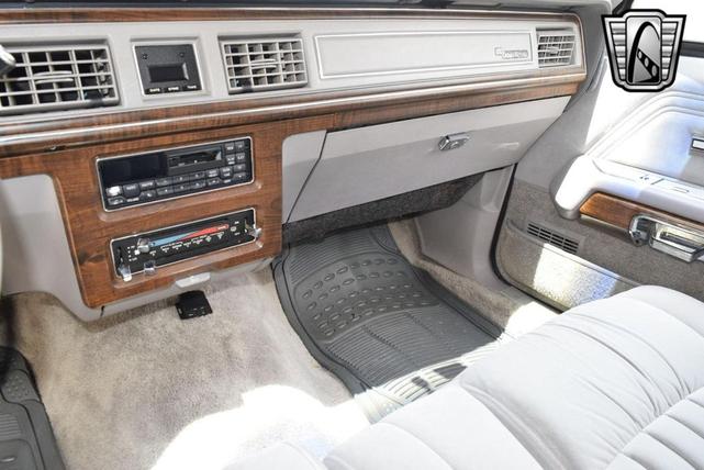 Photo of 1989 Brown Ford Crown Victoria
