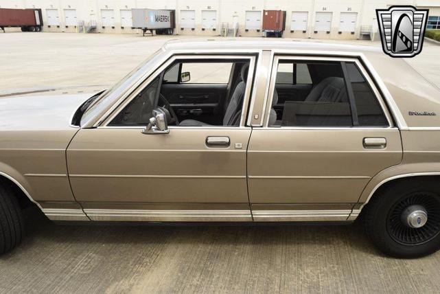 Photo of 1989 Brown Ford Crown Victoria