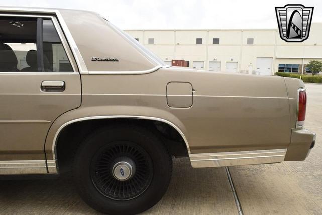 Photo of 1989 Brown Ford Crown Victoria