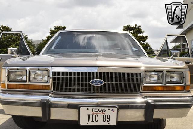 Photo of 1989 Brown Ford Crown Victoria