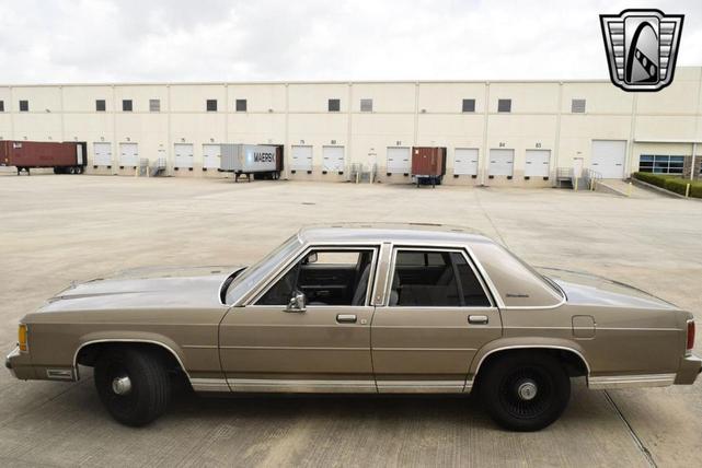 Photo of 1989 Brown Ford Crown Victoria