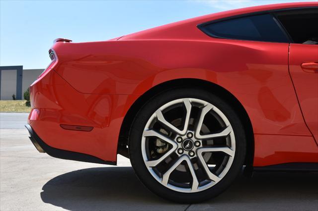 Photo of 2019 Red Ford Mustang
