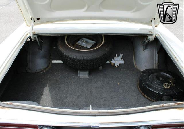 Photo of 1968 White Chrysler 300