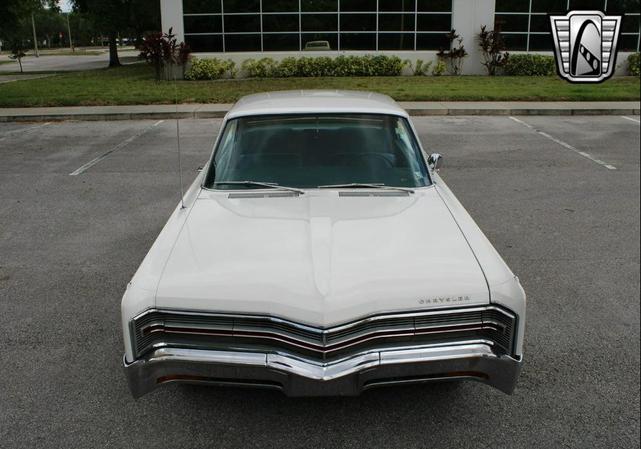 Photo of 1968 White Chrysler 300