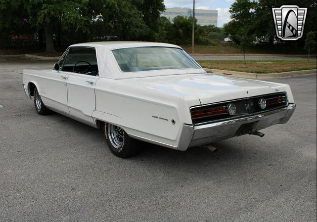 Photo of 1968 White Chrysler 300
