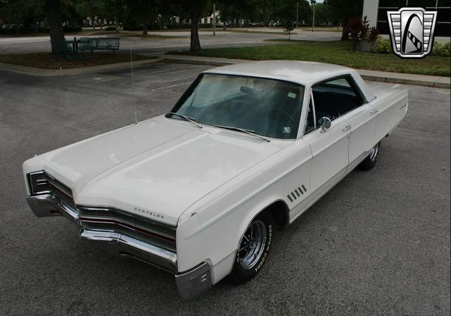 Photo of 1968 White Chrysler 300