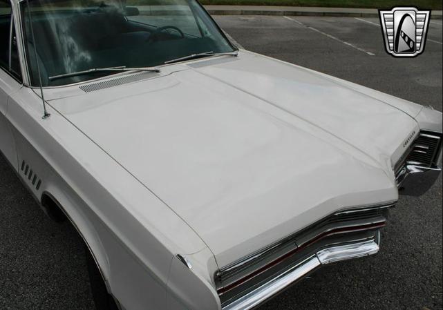 Photo of 1968 White Chrysler 300