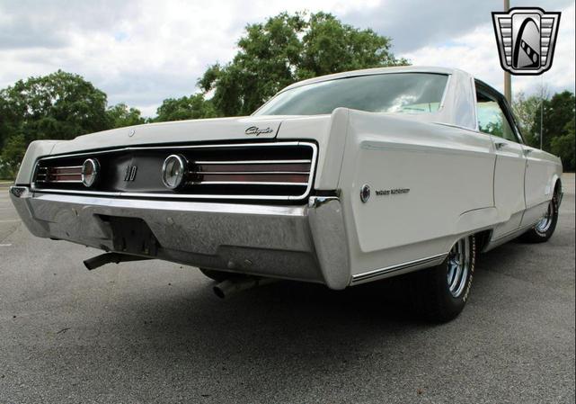 Photo of 1968 White Chrysler 300