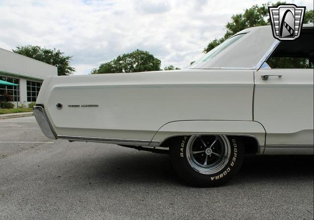 Photo of 1968 White Chrysler 300