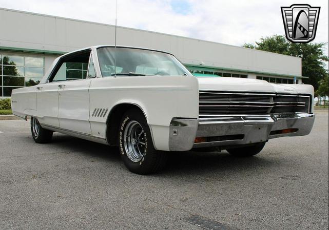 Photo of 1968 White Chrysler 300