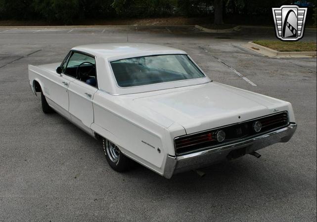 Photo of 1968 White Chrysler 300