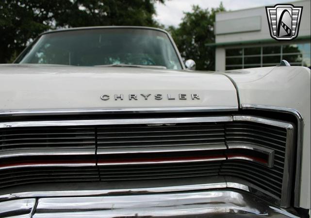 Photo of 1968 White Chrysler 300